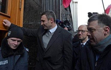 Западу не нравится, что оппозиция требует отставки Януковича