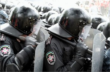 МВД успокаивает: милиция стягивается не для разгона Майдана