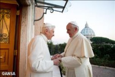Папа Франциск поздравил с Рождеством Бенедикта XVI