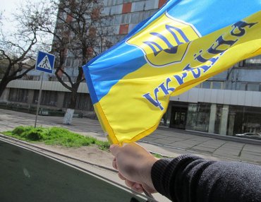 На похоронах бойца АТО в Славянске священник УПЦ МП потребовал убрать украинский флаг
