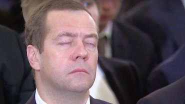 Во время выступления Путина спал не только Медведев