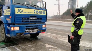 Под Москвой полиция перекрывает места стоянок дальнобойщиков