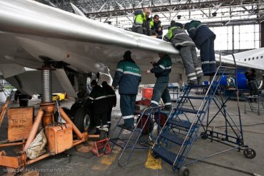 Украина продолжает платить России сотни тысяч долларов за ремонт самолетов