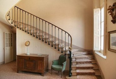 Какие бывают лестницы в доме?