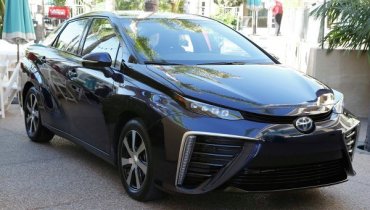 Toyota начала серийный выпуск и продажу авто на водороде