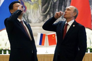 Китайские СМИ: Россия в тупике, кризис в экономике нарастает