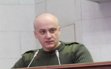 Нардеп Денисенко бросил бутылку в судью, который зачитывал решение