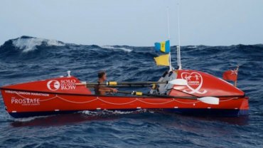 53-летний британец первым в одиночку пересек на весельной лодке Тихий океан