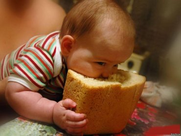 Успехи Единой России: многодетным семьям выдали по 5 килограммов хлеба