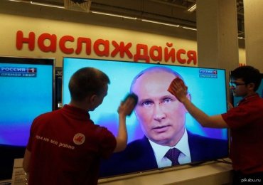 В новогоднюю ночь Путин будет смотреть по телевизору на самого себя