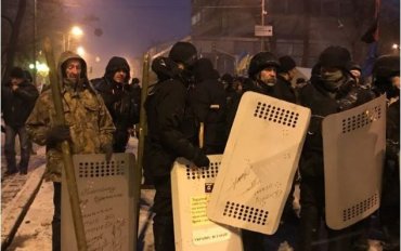 Полиция пыталась штурмовать палаточный городок сторонников Саакашвили