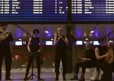 Onuka сыграла «Щедрик» в аэропорту Львова