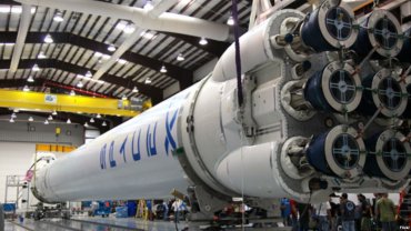 SpaceX запустила 64 супутника