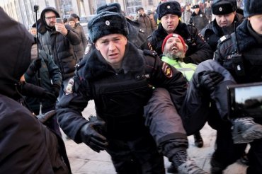 В Москве задержали участников акции против войны с Украиной