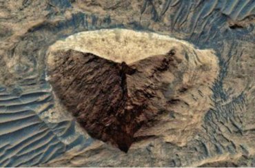 На Марсе нашли огромную пирамиду