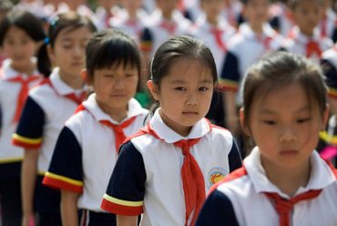 Китайцы создали школьную форму, которая следит за детьми