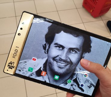 Брат Пабло Эскобара представил сгибаемый смартфон за 350 долларов