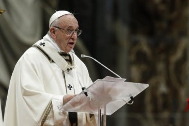 Папа Франциск призвал молиться за Украину накануне саммита в Париже