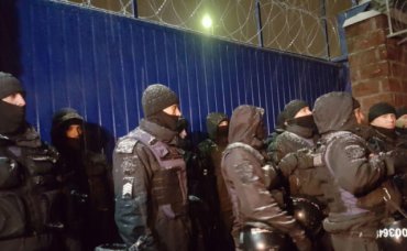 В Киеве блокируют вывоз экс-беркутовцев, которых внесли в список на обмен
