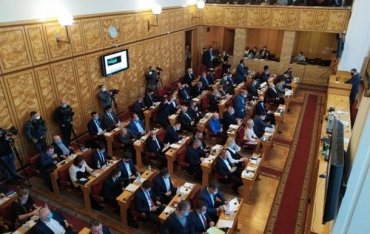 Депутаты-венгры Закарпатья устроили демарш на первой сессии облсовета