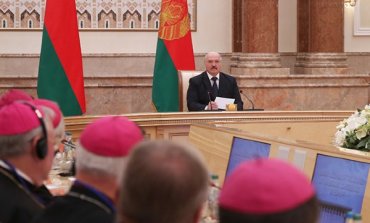 Лукашенко разрешил главе белорусских католиков вернуться в страну