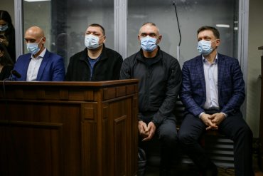 Суд начал рассматривать дело о нападении на журналистов в «Укрэксимбанке»: часть обвинений исчезла
