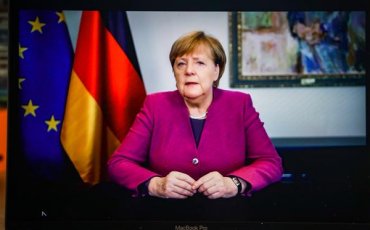 Меркель в прощальном обращении к нации призвала делать прививки