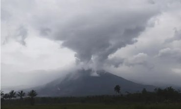 Извержение вулкана Семеру в Индонезии: погибло не менее 14 человек
