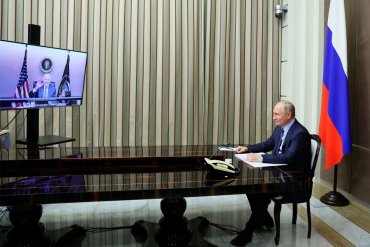 Байден и Путин проговорили 2 часа и 5 минут: общались «жестко один на один»