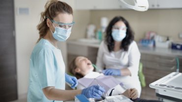 В Украине осталась бесплатная стоматологическая помощь: кто может ее получить