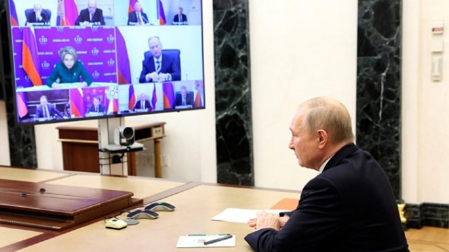 После удара беспилотников по российским ядерным ракетоносцам Путин вправе нажать на “красную кнопку” - СМИ