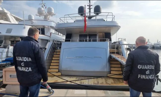 На Сардинии пропала арестованная яхта российского олигарха