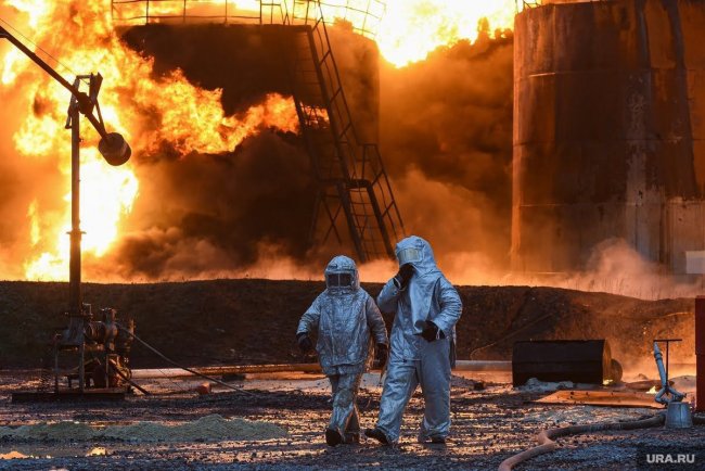 В России прогремел взрыв и вспыхнул пожар на крупнейшем в Сибири нефтеперерабатывающем заводе