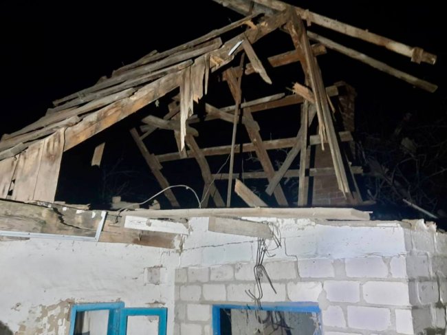Ночью оккупанты обстреляли Днепропетровщину: повреждено с десяток частных домов