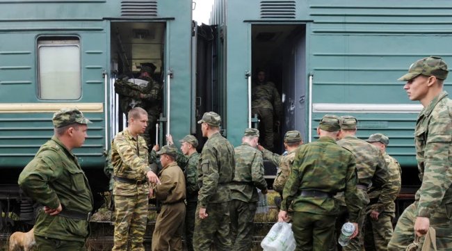 Росіяни імітують підготовку до вторгнення з Білорусі: крутять «каруселі» потягами