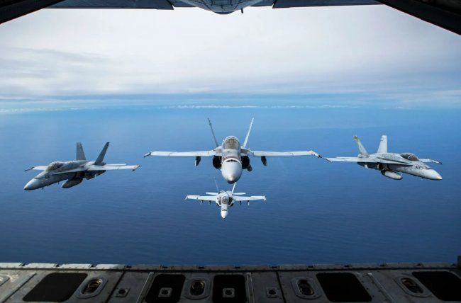 Истребители F-18 и вертолеты Apache: Украина попросила у США новые виды оружия