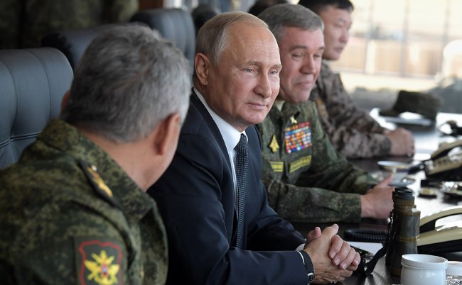 Кремль поручил военным взять Авдеевку и Купянск до выборов Путина