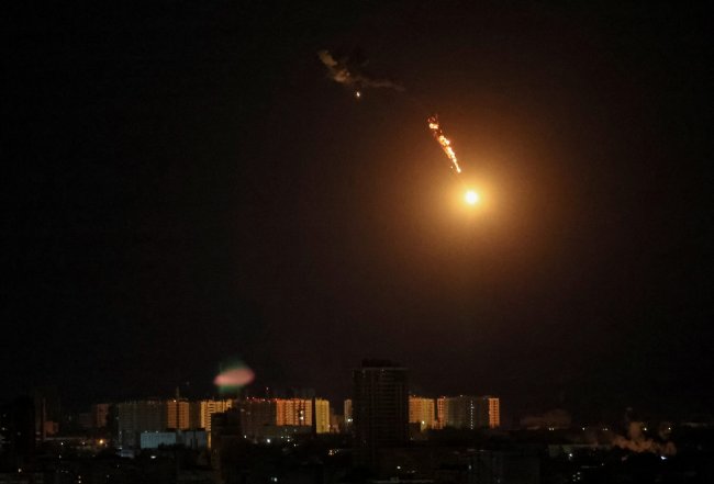 Враг ударил ракетами по Киеву: сбито восемь целей