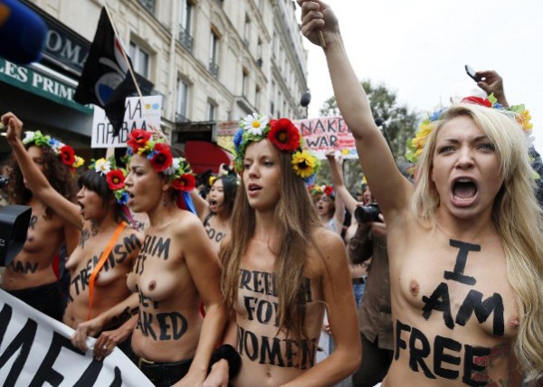 Марш FEMEN в Париже.