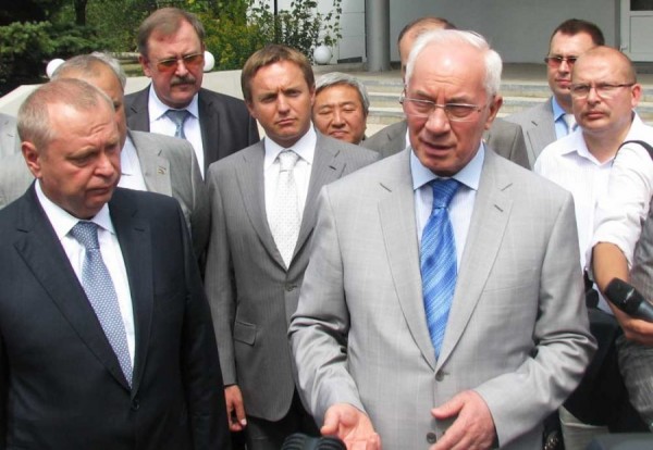 Бандуров со своим политическим лидером и шефом А. Азаровым