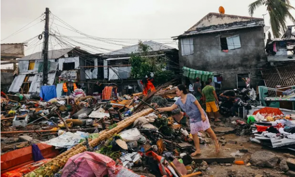 Разрушения в городе Суригао.
