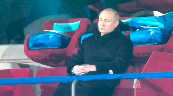 Телеканал NBC показал Путина во время прохода украинской делегации.