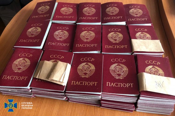 Паспорта были напечатаны в России и привезены с собой оккупантами