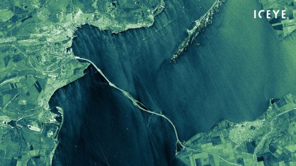 Фото Кримського мосту з придбаного українцями супутника