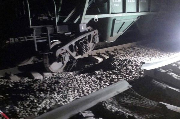 Вочевидь, вибух стався під час руху потягу