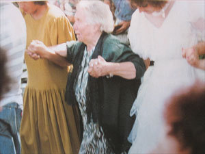 Незадолго до своей кончины Ванга отплясывала рученицу (болгарский народный танец) на свадьбе. 
