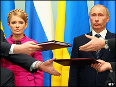 Премьер-министры Украины и России Юлия Тимошенко и Владимир Путин (19 января 2009 года)
