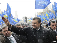 Викор Янукович в предвыборной поездке