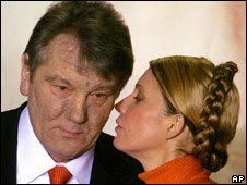 Виктор Ющенко и Юлия Тимошенко в 2004