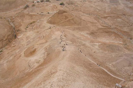 Крепость Масада, в нескольких километрах от оазиса Эн-Геди. В этих местах, возможно, находился г.Содом